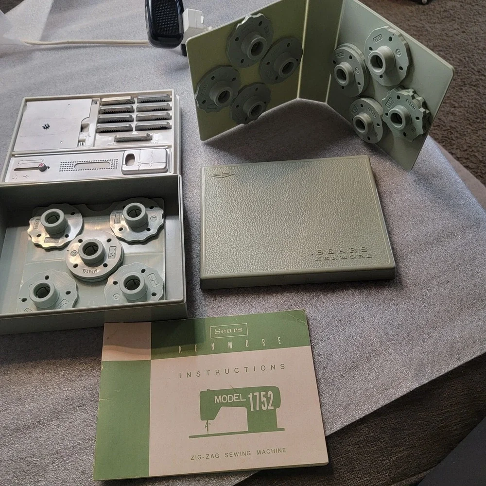 Sears Kenmore Metal Eyelet Template & Zig Zag Sewing Accessories 17 Book Disk‎
